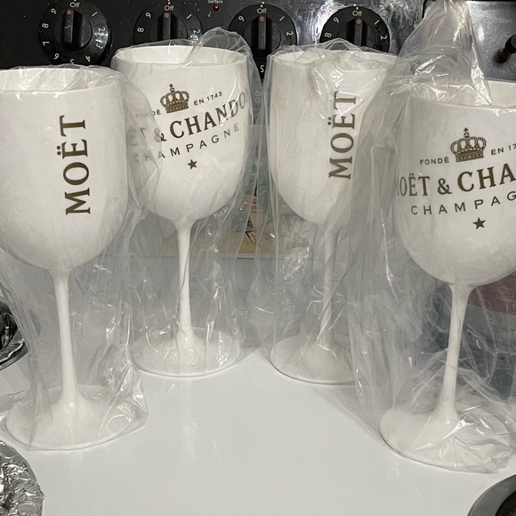 Moët & Chandon Champagne Hard Acrylic Glasses ~ 🍾🥂 - Picture 3 of 4